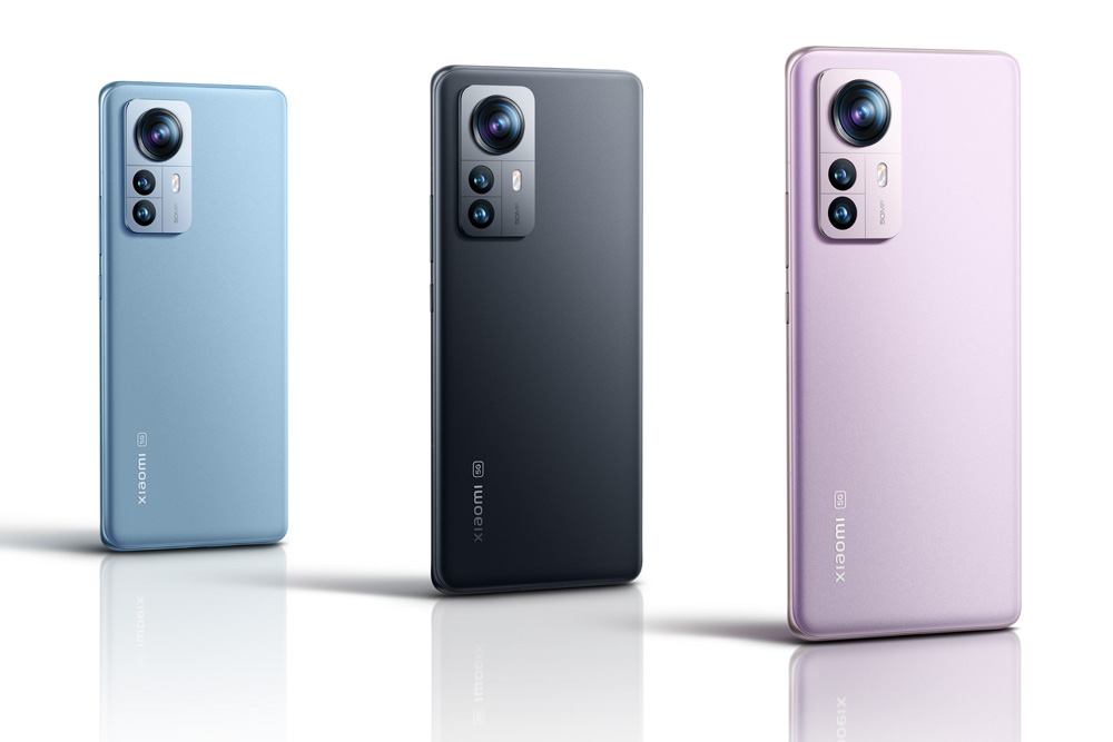 Xiaomi 12 Pro in three different colour options