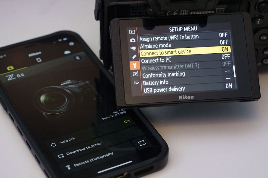 Connecting a Nikon camera to a smart device via Nikon SnapBridge