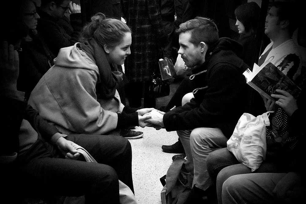 Couple dans le métro. Photo : Joshua Waller