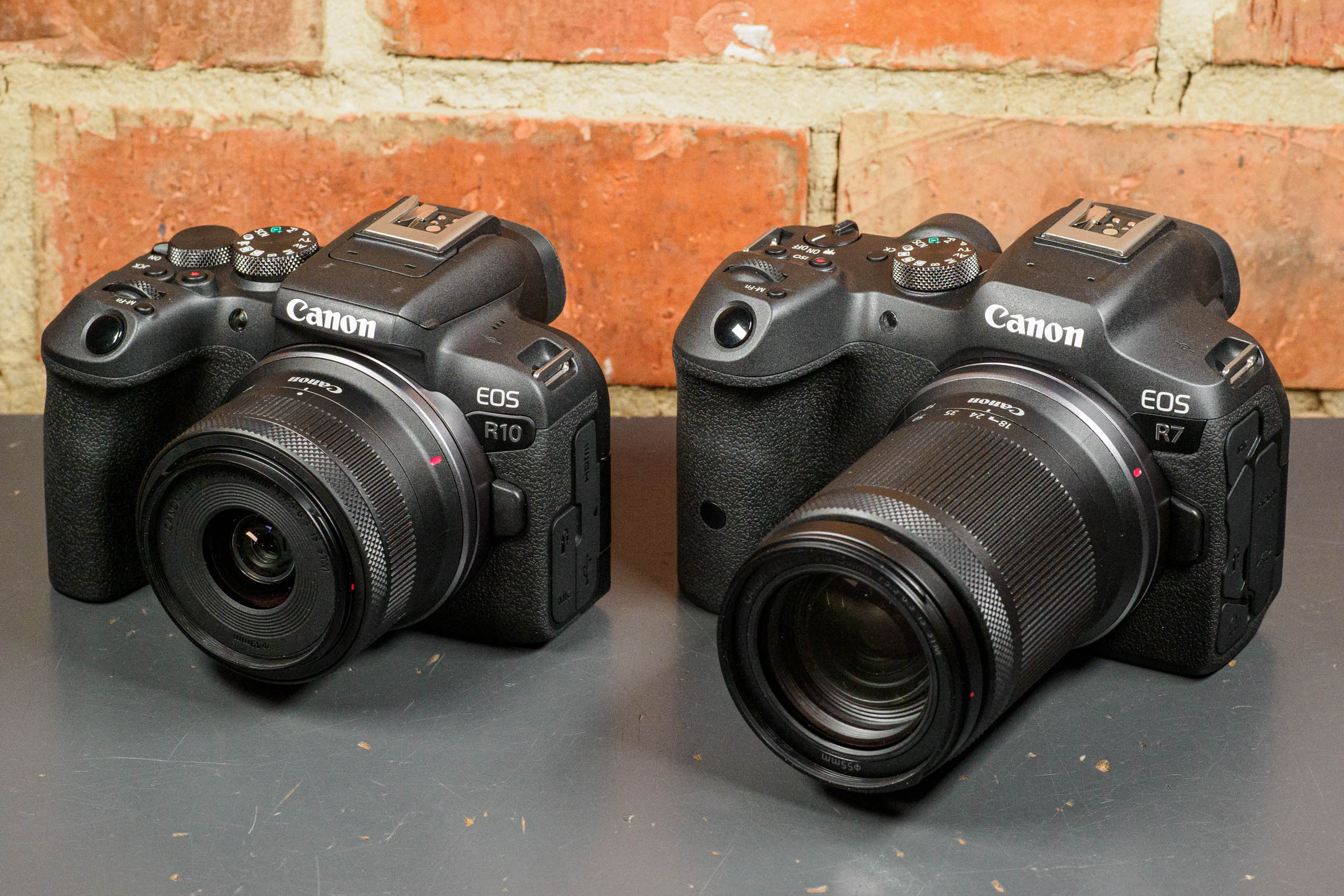 Canon EOS R10 +18-45mm beside Canon EOS R7 + 18-150mm