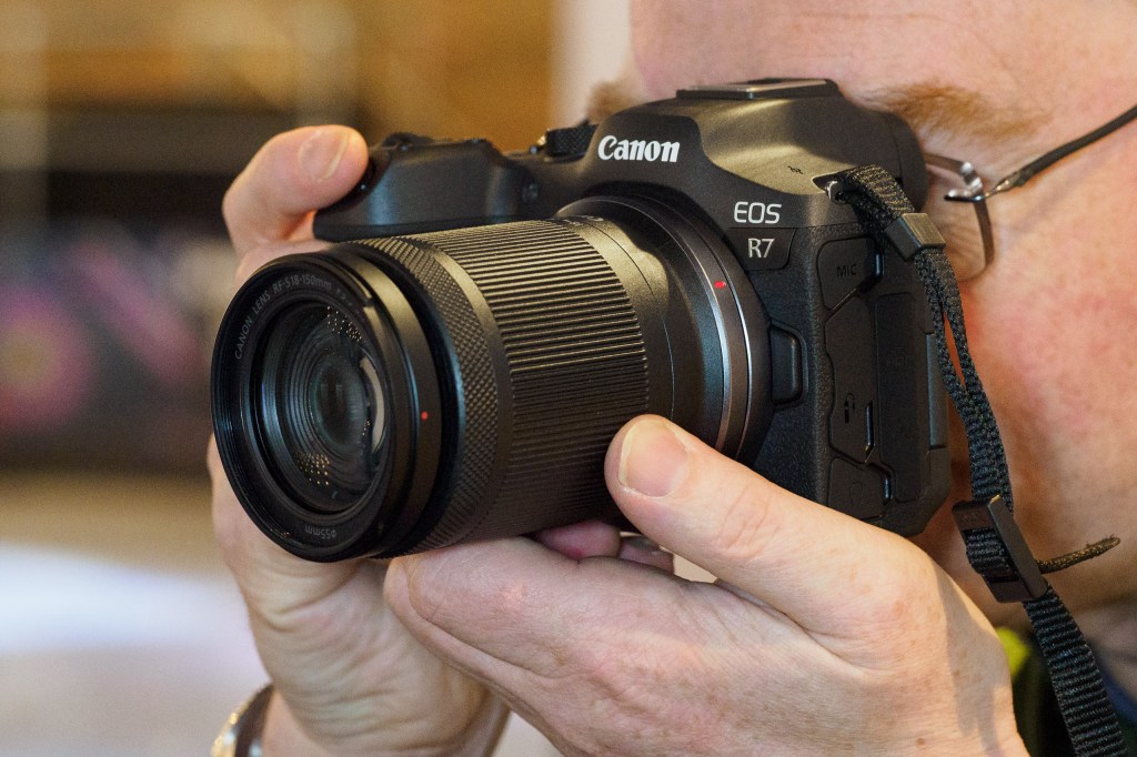Canon EOS R7 in use