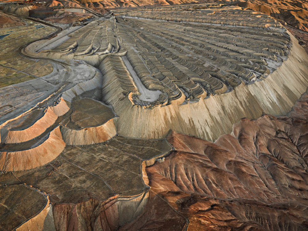 Chuquicamata Copper Mine Overburden #2, Calama, Chile, 2017. © Edward Burtynsky, courtesy Flowers Gallery, London and Metivier Gallery, Toronto