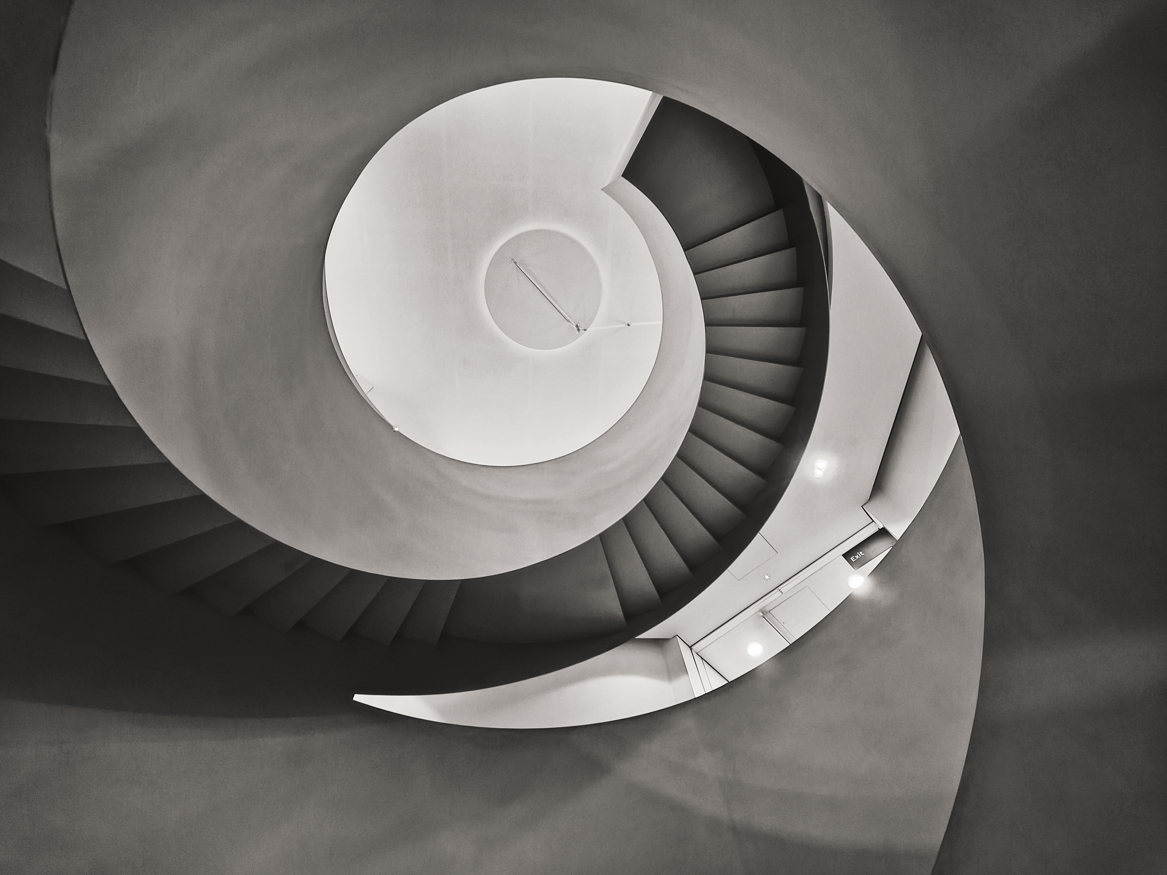 OPPO Find X5 Pro spiral staircase 