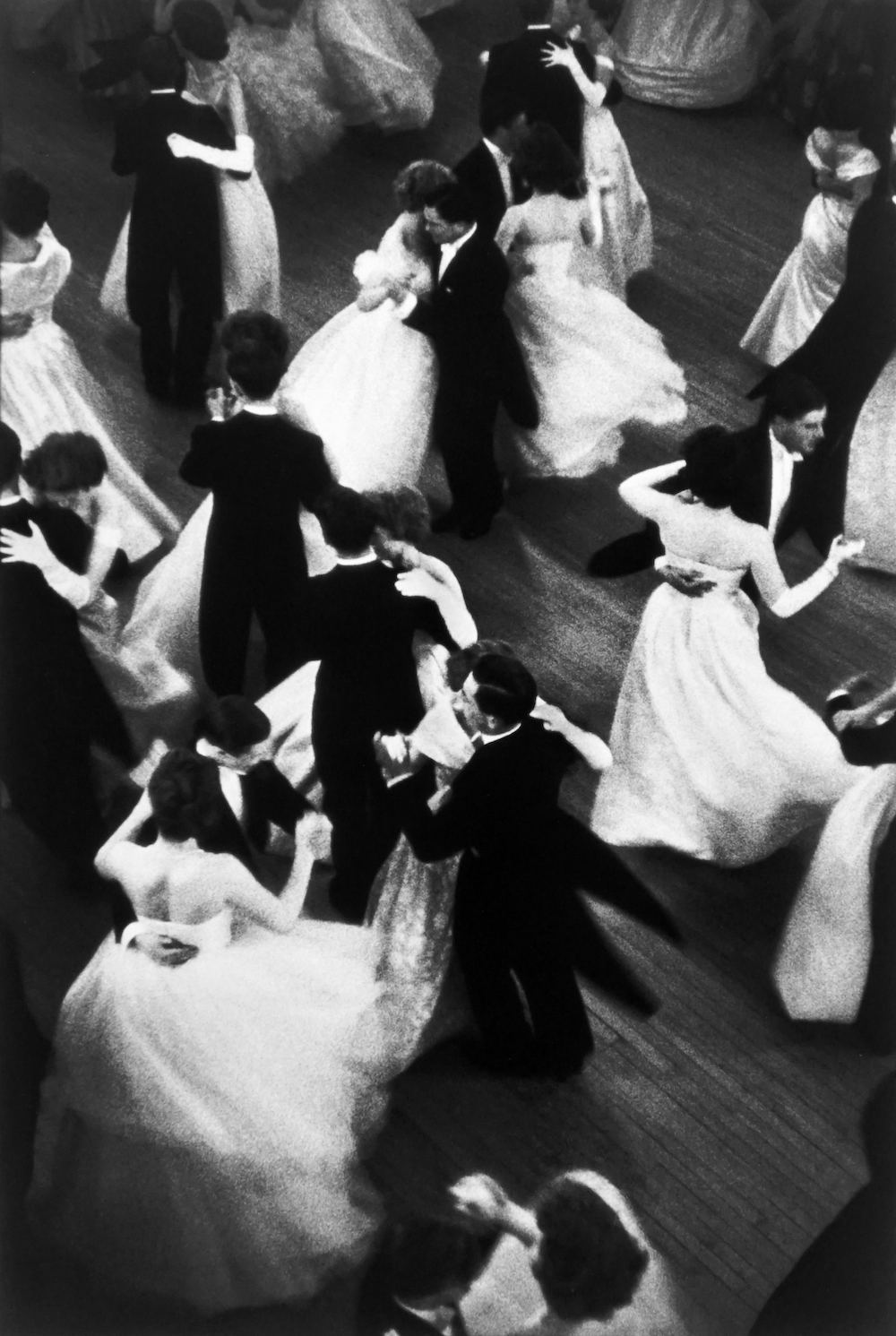 Queen Charlotte's Ball, 1959. © Henri Cartier-Bresson, courtesy Peter Fetterman Gallery