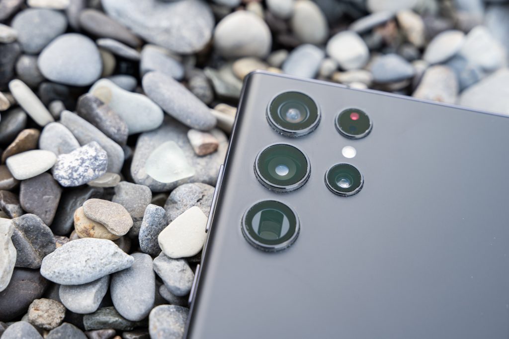 Samsung Galaxy S22 Ultra camera phone