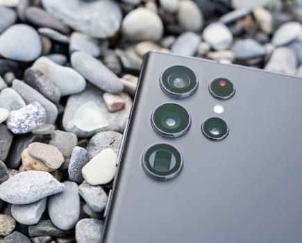 Samsung Galaxy S22 Ultra camera phone