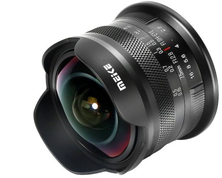 The Meike 7.5mm F2.8 lens is available in six major lens mounts