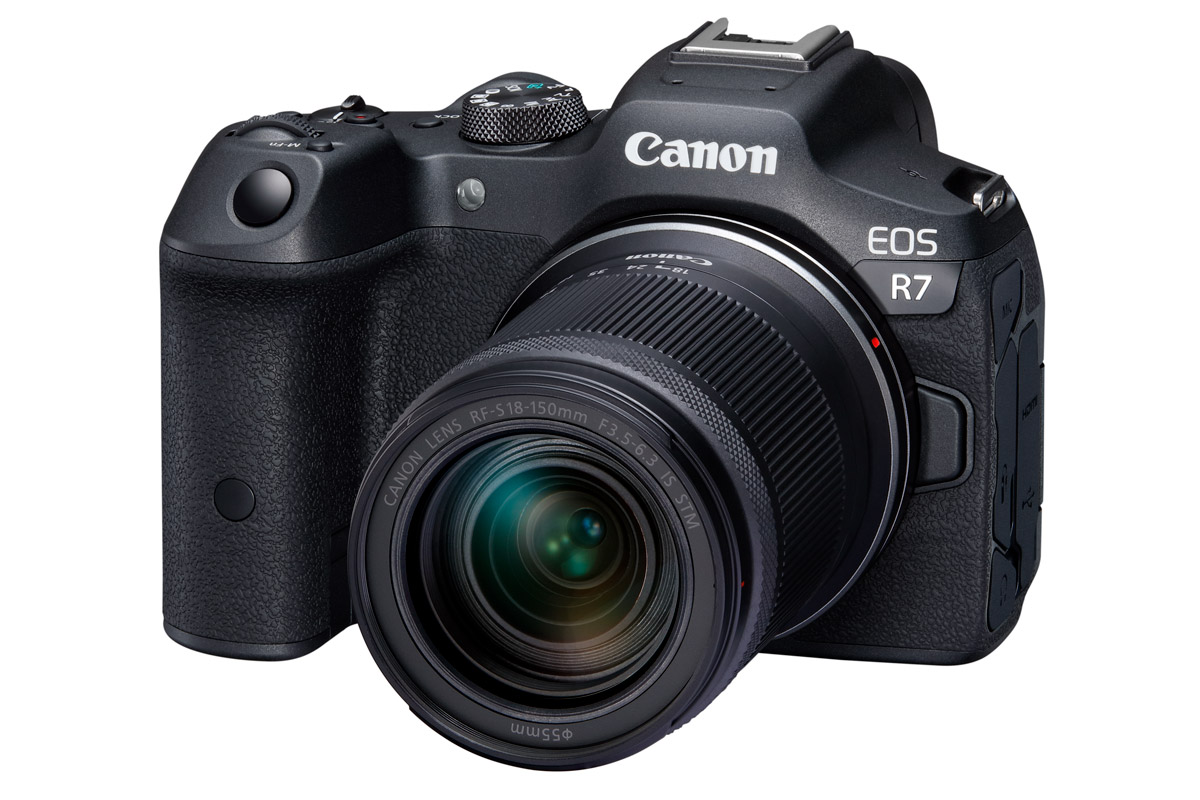 Canon EOS R7 angled with 18-150mm lens