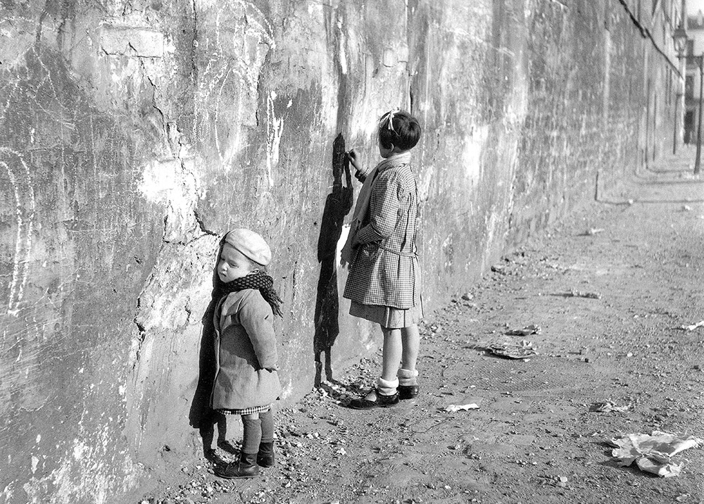 Robert Doisneau: Life beyond the world famous kiss | Amateur 