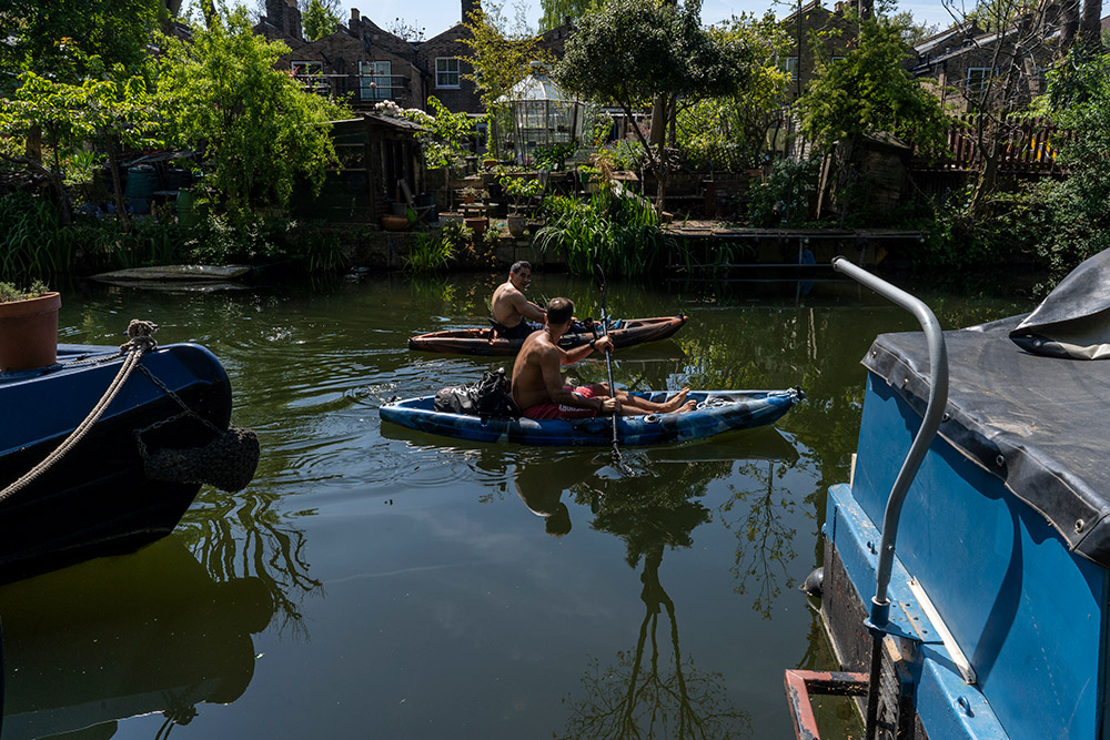 kayaking on regents canal photo by University of Gloucestershire student