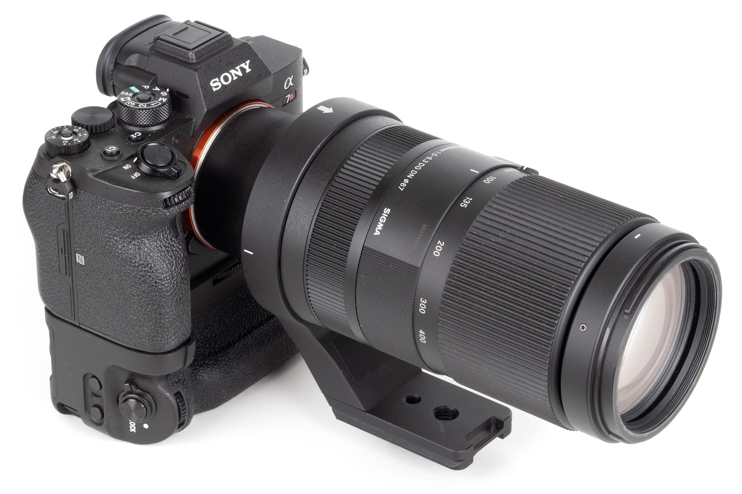 Newell Battery Grip BG-C4EM on Sony A7R IV with Sigma 100-400mm lens