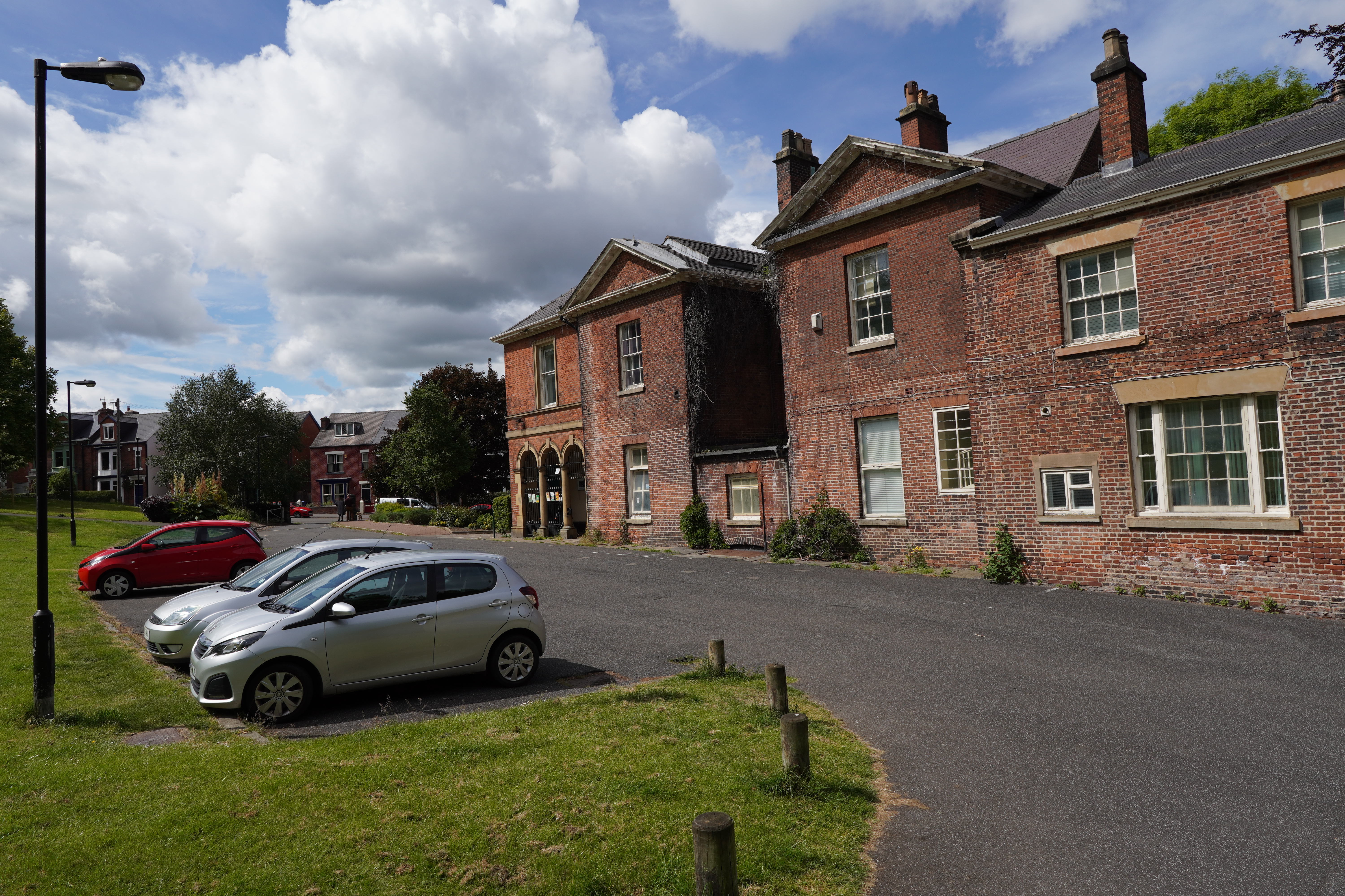 Detailed architecture (Meersbrook Hall), Sony E 15mm F1.4 G, 1/500s, F8, ISO100