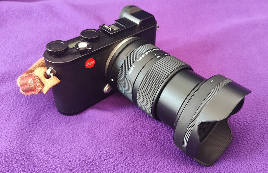 Sigma 18-50mm F2.8 DC DN on the Leica CL with lens hood at full zoom