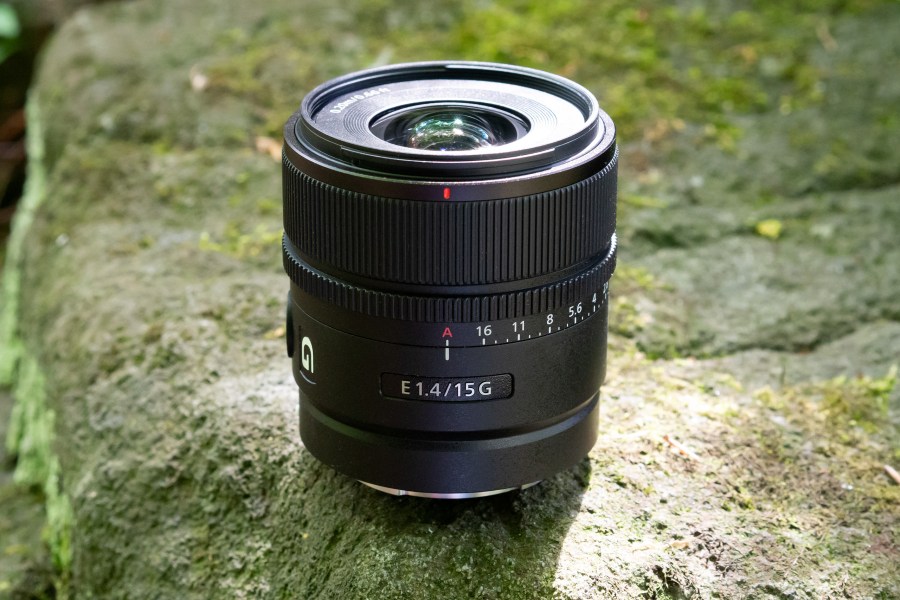 Sony E 15mm F1.4 G without hood
