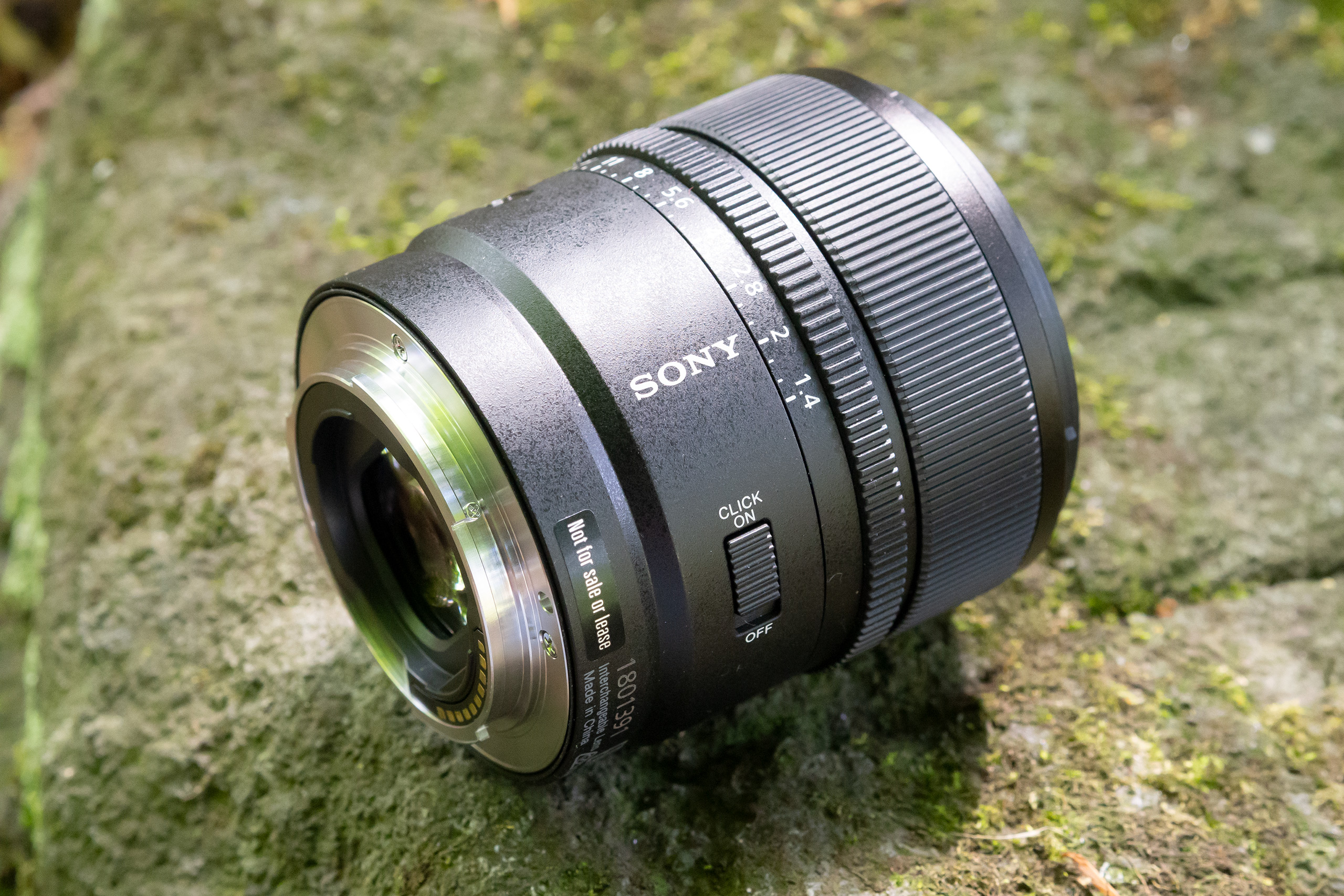 Sony E 15mm F1.4 G aperture click on/off switch