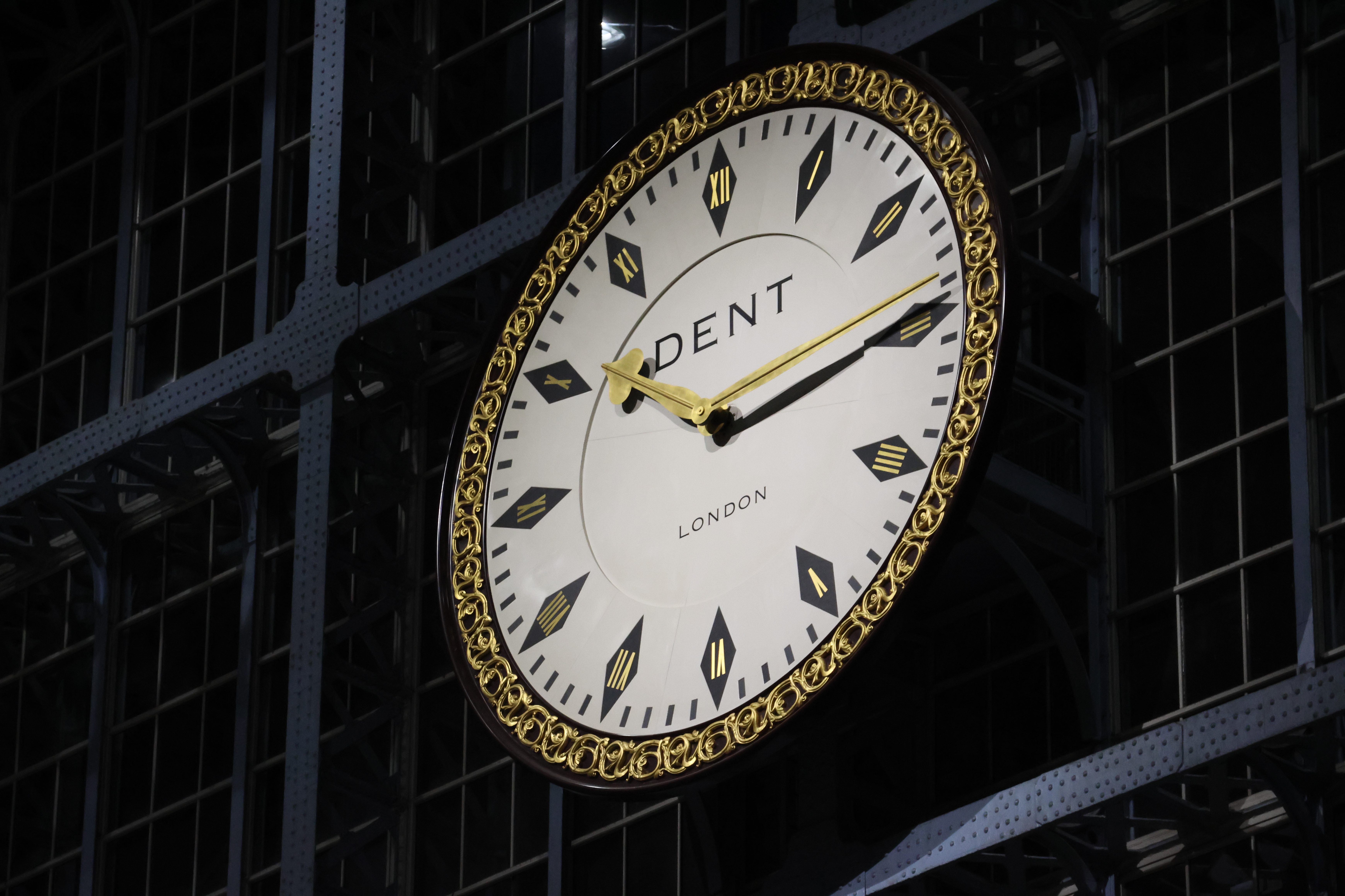 St Pancras Station Clock, 1/200s, f/6.3, ISO5000, 118mm, Handheld
