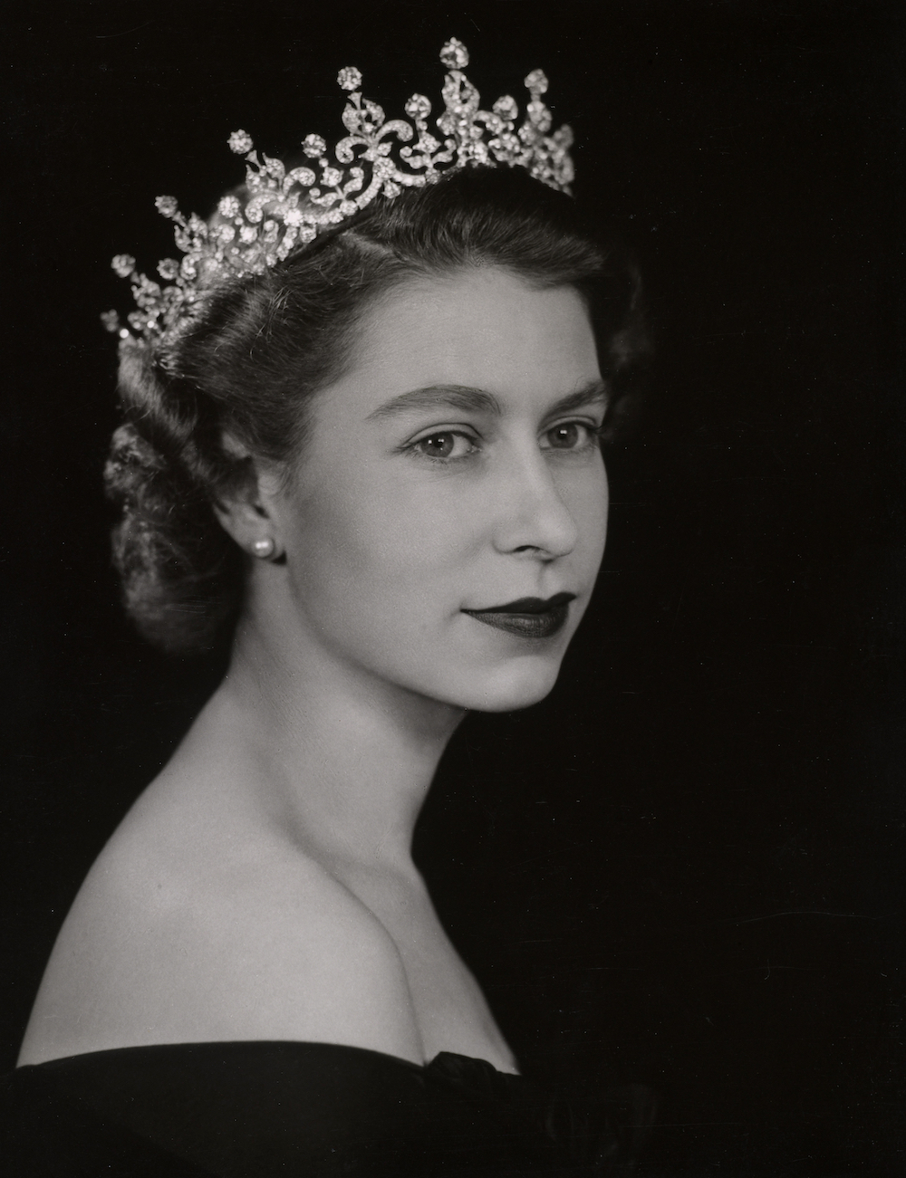 Dorothy Wilding portrait of HM Queen Elizabeth II, 26 February 1952. The Queen wears The Girls of Great Britain and Ireland Tiara. © Royal Collection Trust/All Rights Reserved