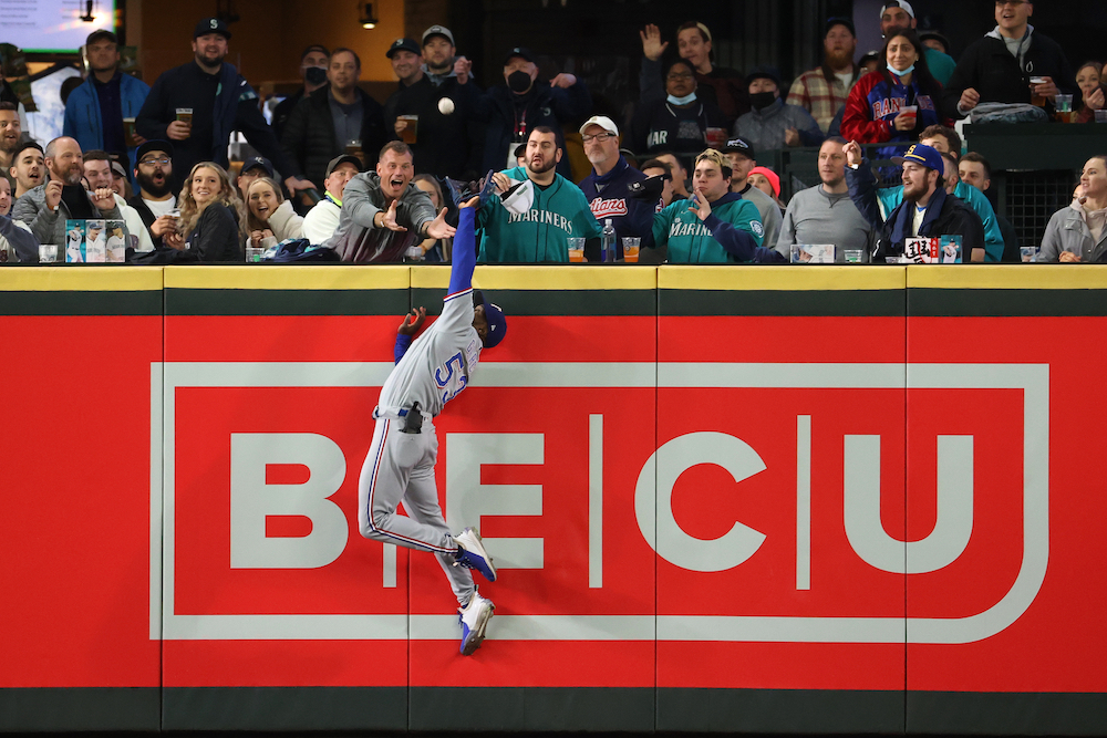Adolis Garcia (#53) of the Texas Rangers takes a home run away from Mitch Haniger (#17) of the Seattle Mariners during the first inning at T-Mobile Park on 27 May 2021 in Seattle, Washington. © Abbie Parr/Getty Images