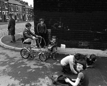 Street Corner off Thornton Road, Bradford, 1977. © Ian Beesley