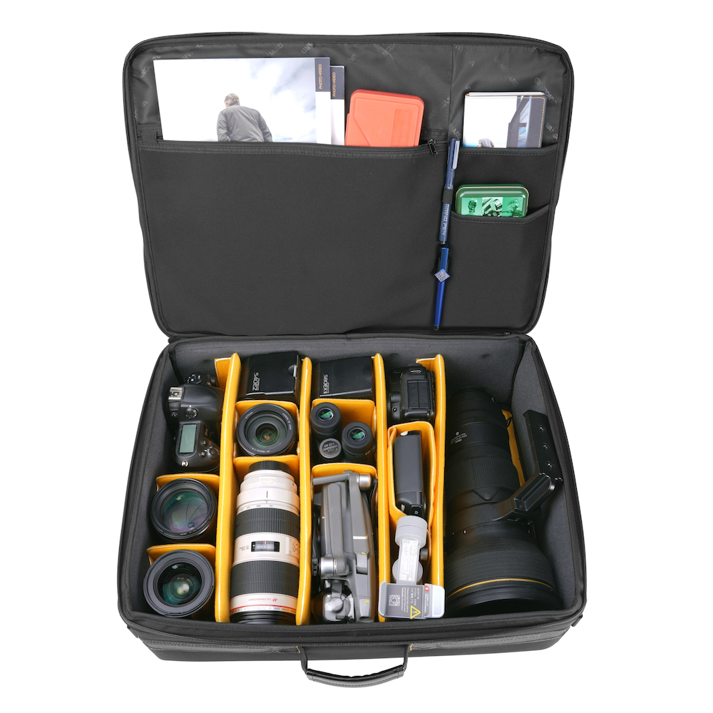 The VEO BIB Divider S53 can carry up to 18 lenses in its main compartment