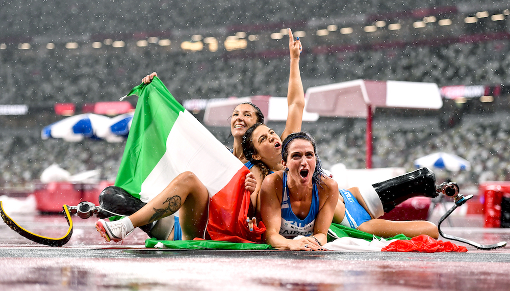 4 September 2021; Women's T63 100 metre Medallists, from left, Monica Graziana Contrafatto, bronze, Ambra Sabatini, gold, and Martina Caironi, silver, all of Italy, celebrate Sabatini smashing the 100m T63 Paralympic world record after the race at the Olympic Stadium on day 11 during the Tokyo 2020 Paralympic Games in Tokyo, Japan. © Sam Barnes/Sportsfile