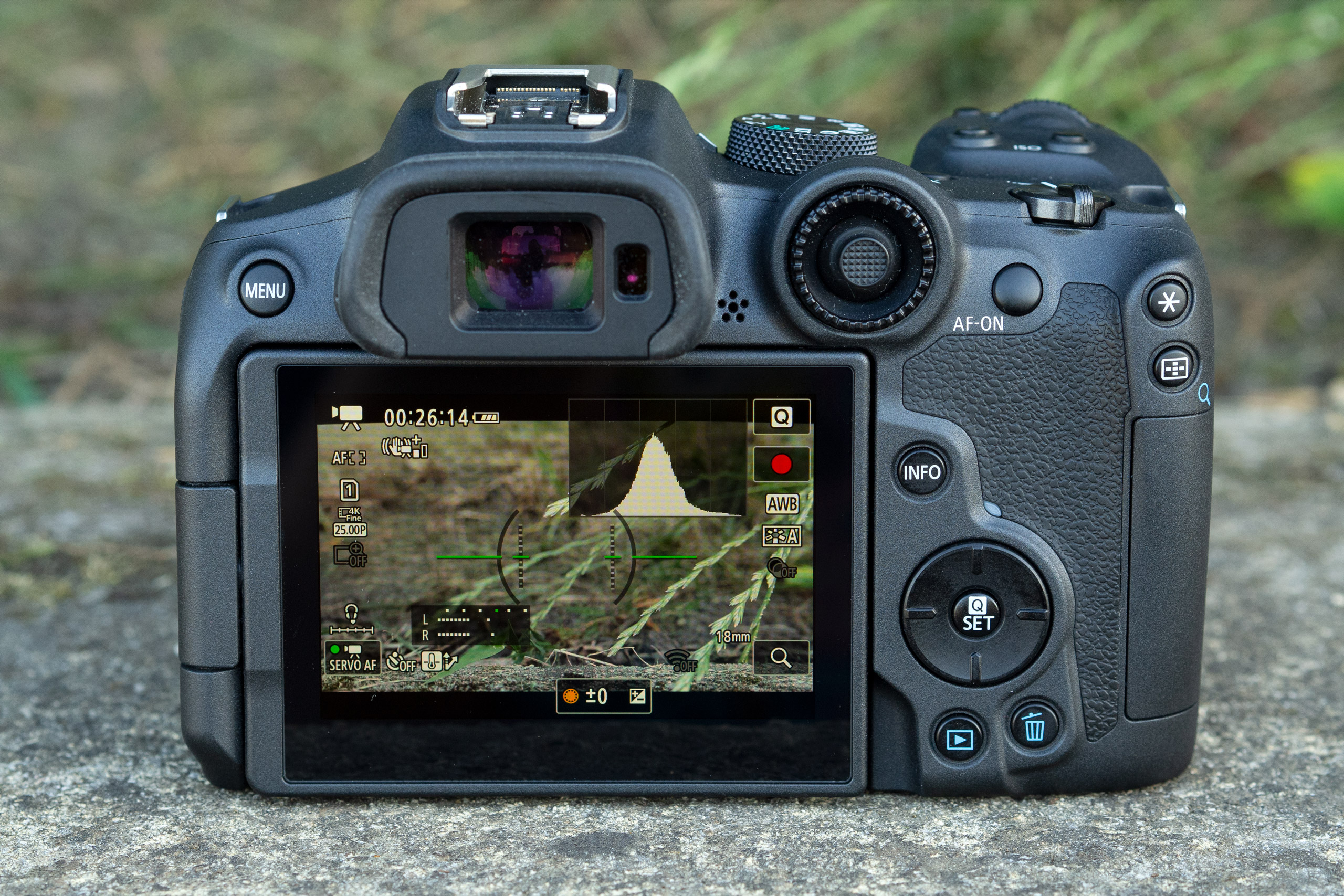 Canon EOS R7 - in the video mode you get a range of useful on-screen information