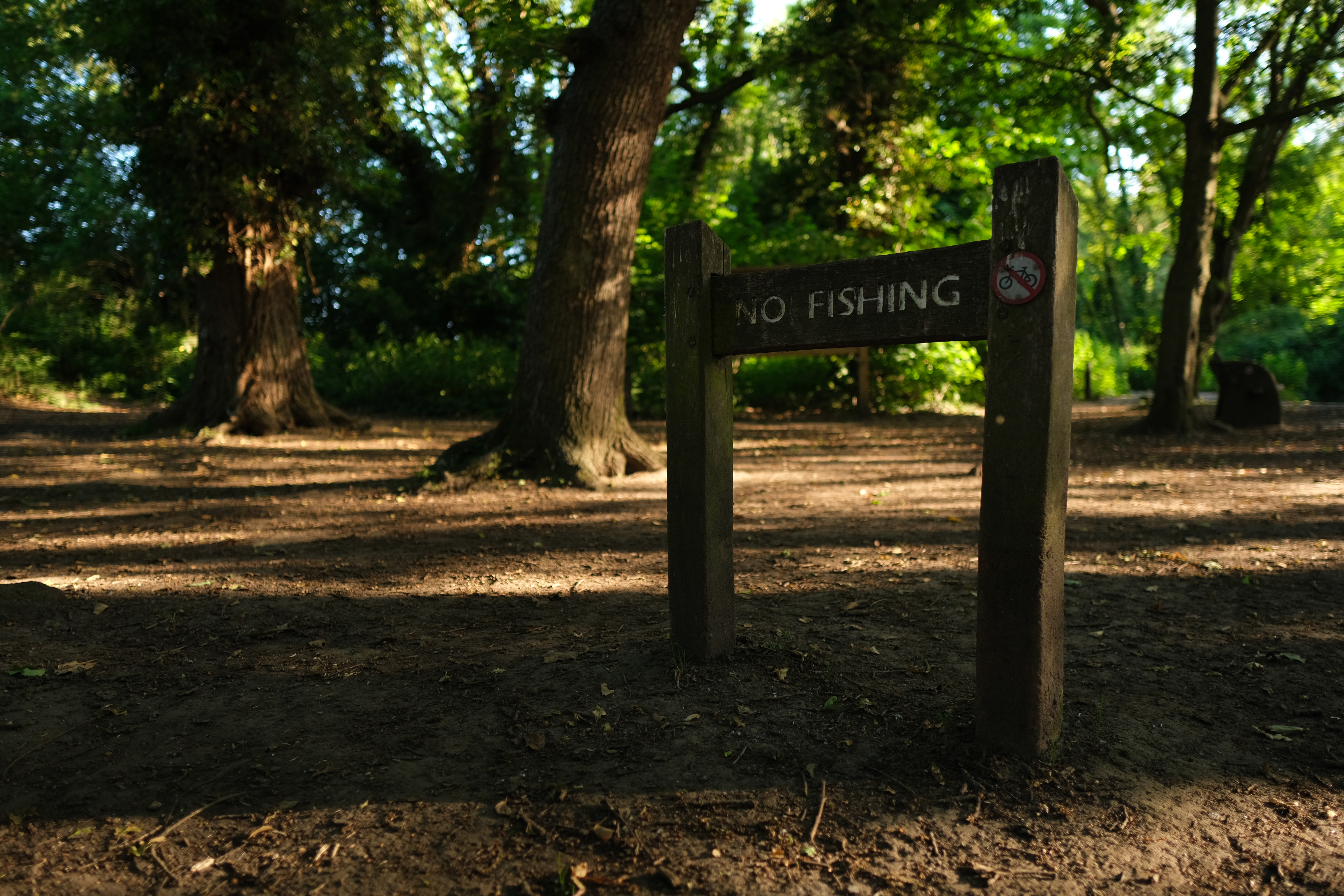 No fishing sign, Sigma 16mm, 1/680s, f/1.4, ISO400, 16mm
