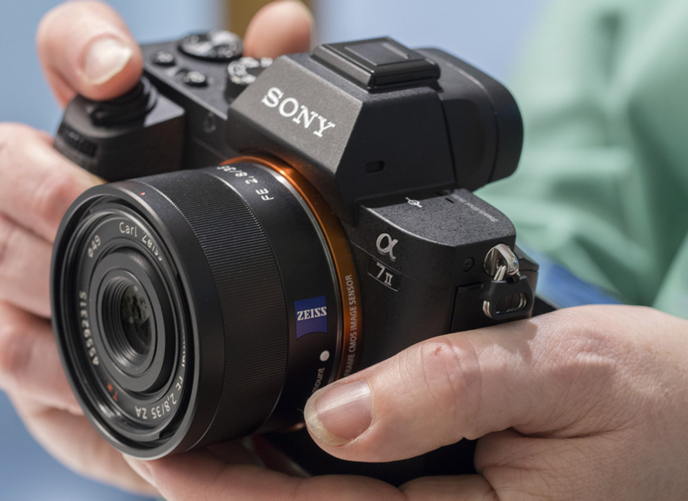 Sony Alpha A7 II in hand (AW)