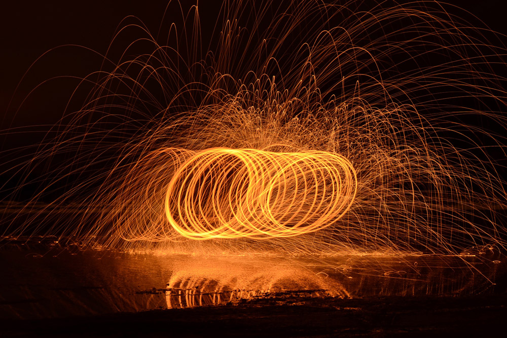 Spinning wool fireworks, long exposure, photo: Pexels, Pixabay