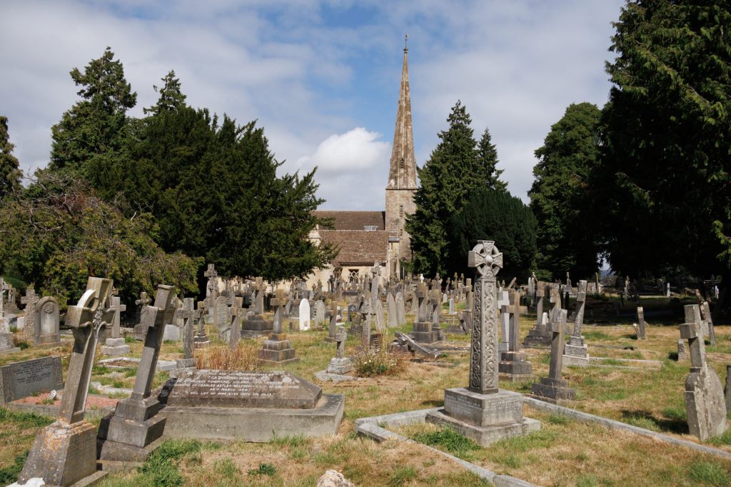 Churchyard Canon EOS R10 18-45mm sample image
