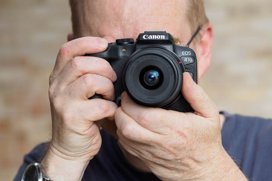 Best cameras under £1000: Canon EOS R10