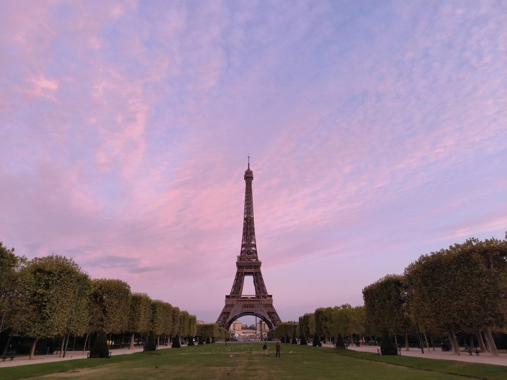 OPPO Reno8 Pro sample image: Eiffel tower at dawn