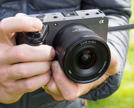 Sony FX30 in hand, photo: Andy Westlake / AP