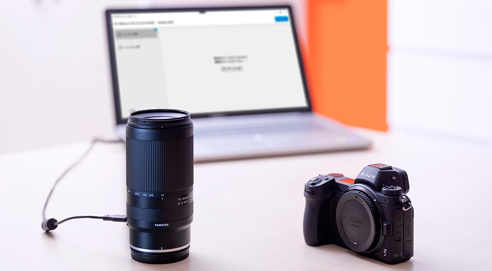 Tamron 70-300mm connected to laptop