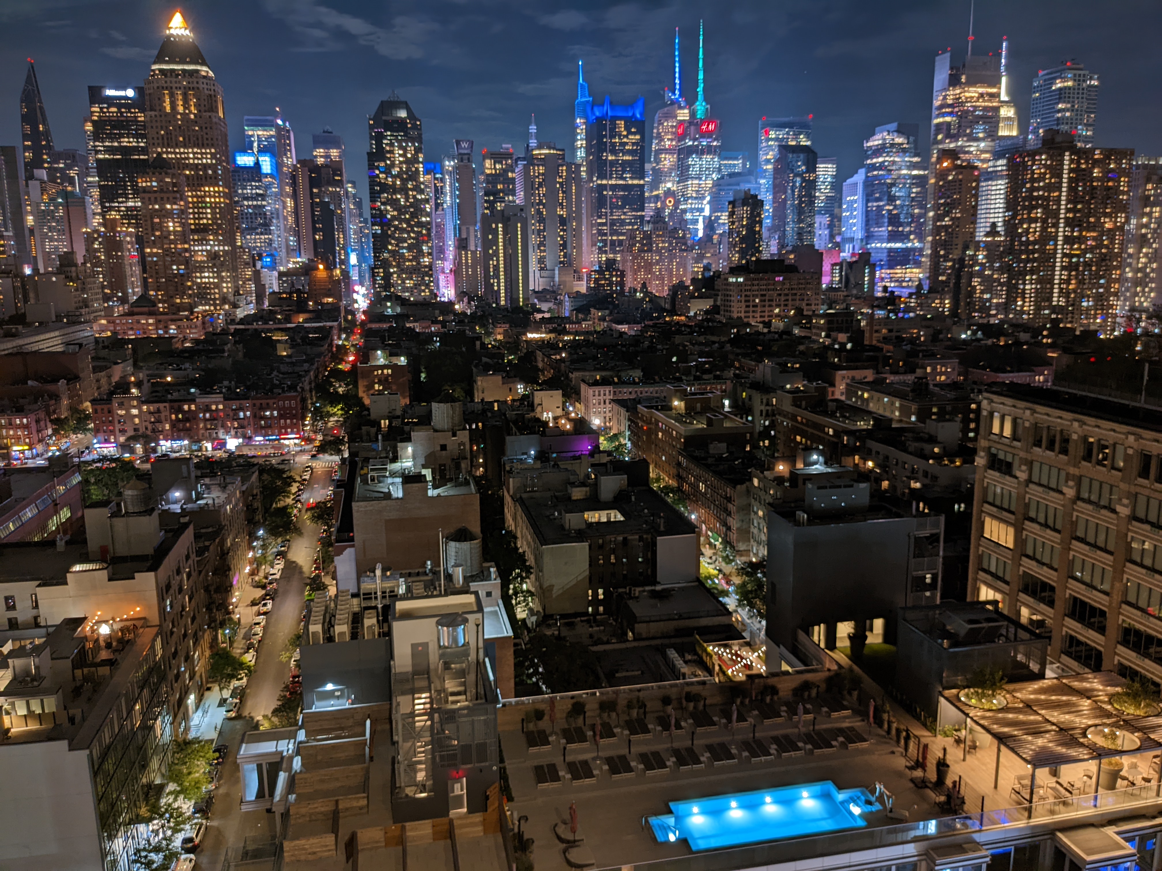 Night sight, New York skyline from INK48, 1/3s, f/1.7, ISO49, 4mm, 27mm equivalent, photo: Joshua Waller