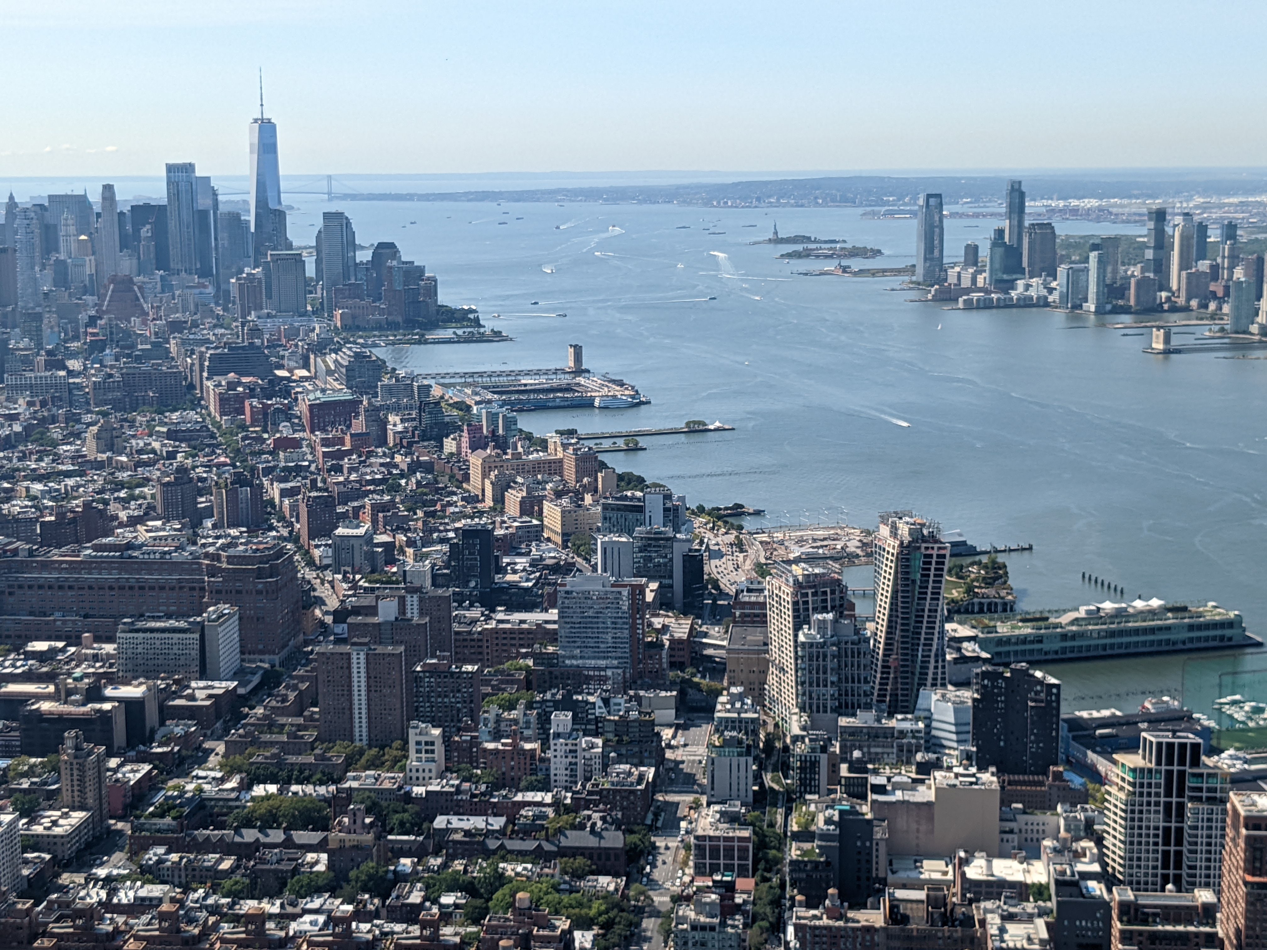 New York view, 2x digital zoom, 1/2924s, f/1.7, ISO61, 4mm, 27mm (2x digital), Photo: Joshua Waller