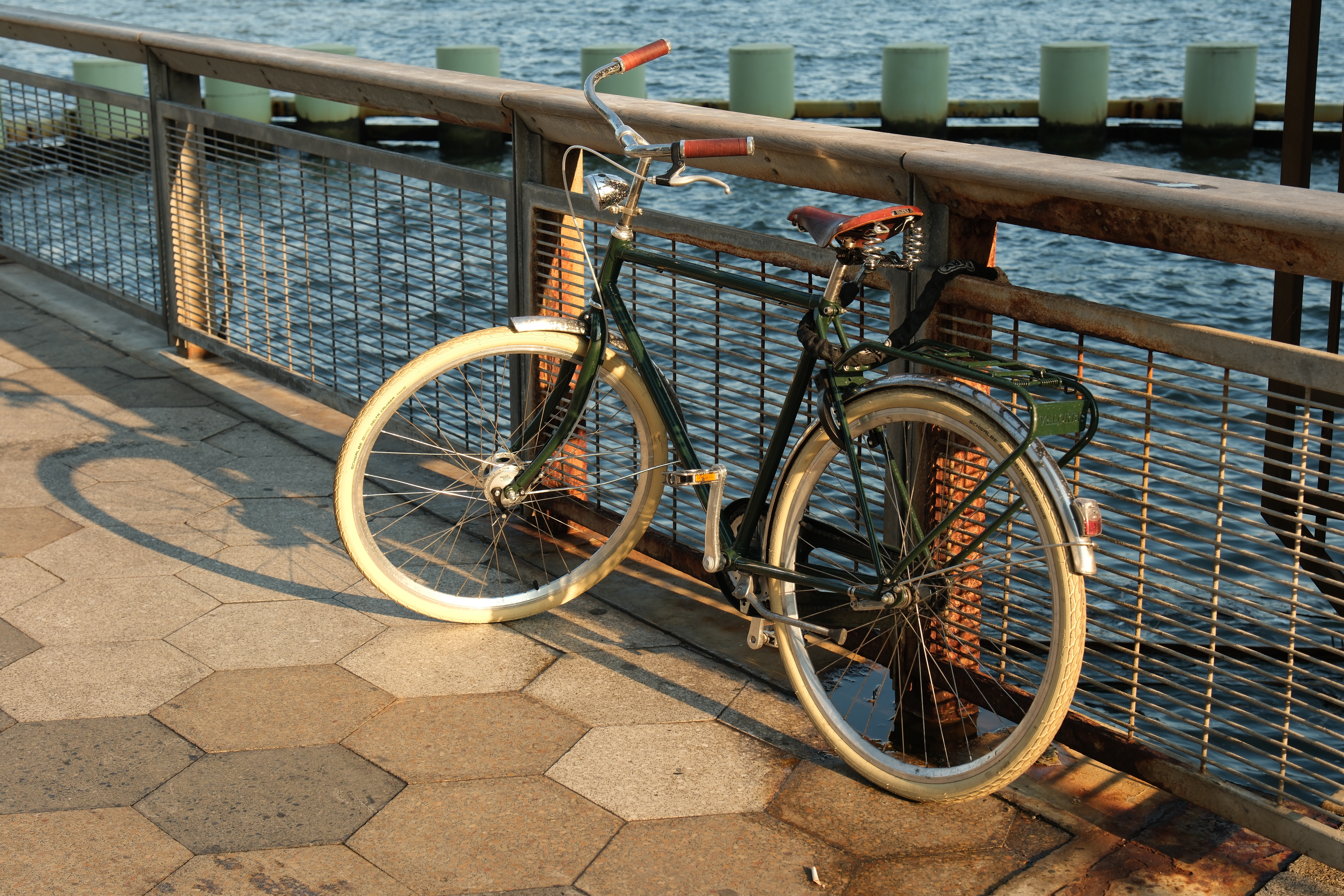 Classic bike next to East River, NY, 1/170s, f/5, ISO125, 35mm (53mm equivalent, with 16-55mm f2.8 lens), Photo: Joshua Waller
