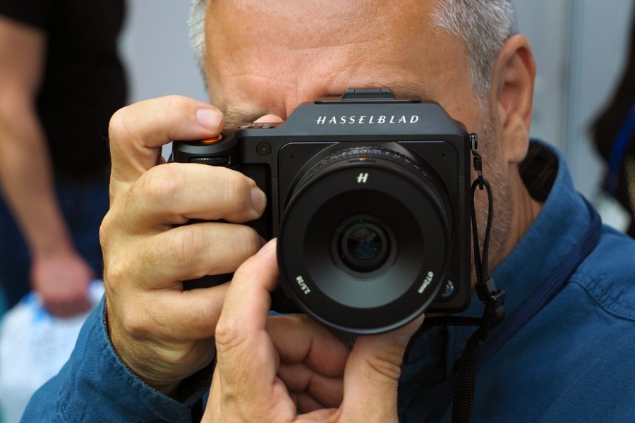 Hasselblad X2D 100C in hand with AP Editor Nigel Atherton, Photo: Joshua Waller