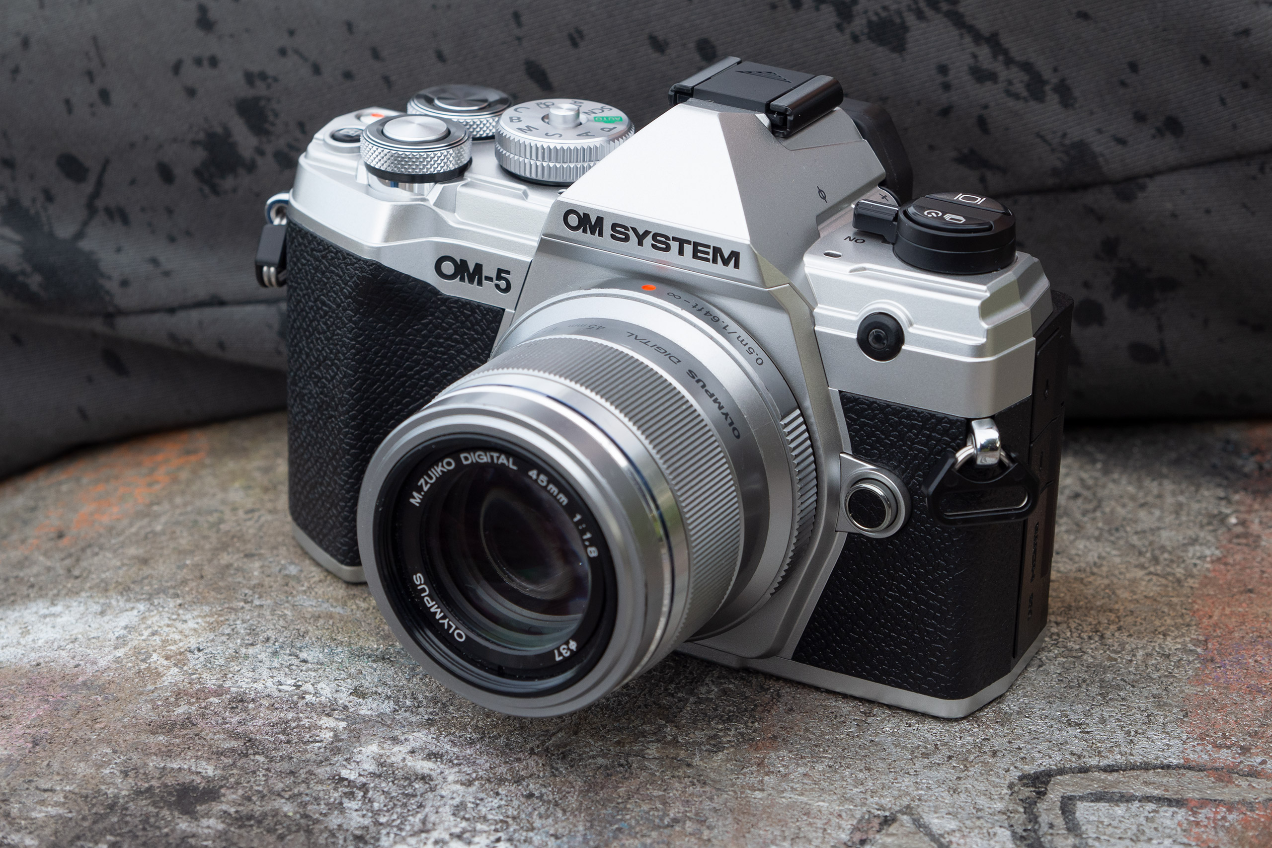 JJC Adesivo Protettivo Antigraffio Per Olympus OM SYSTEM OM-1 - Pellicola In Pelle Con Motivo Matrice - Kit Con Pinzette