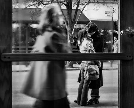 couple kissing on street looking through shop door Christer Bjorkman apoy 2022 street entry
