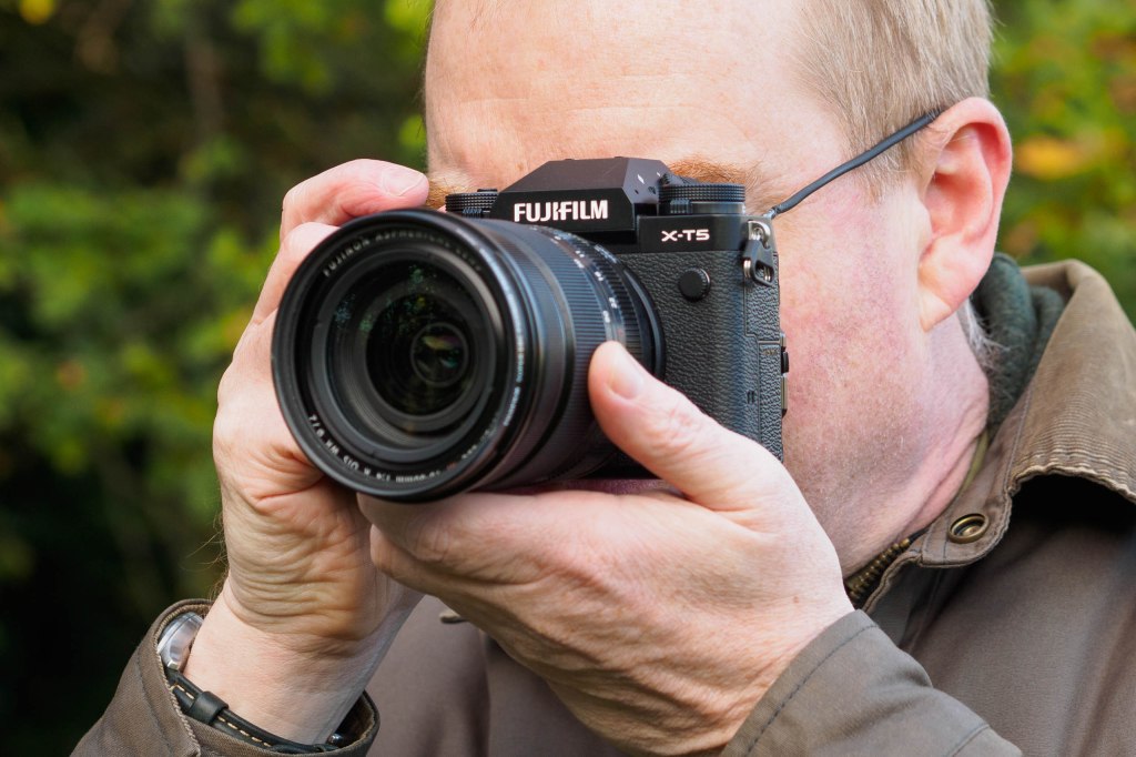 Best Fujifilm camera for photojournalism, Fujifilm X-T5 in use