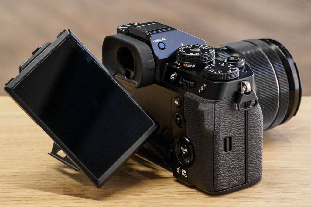 Fujifilm X-T5 3-way tilt screen