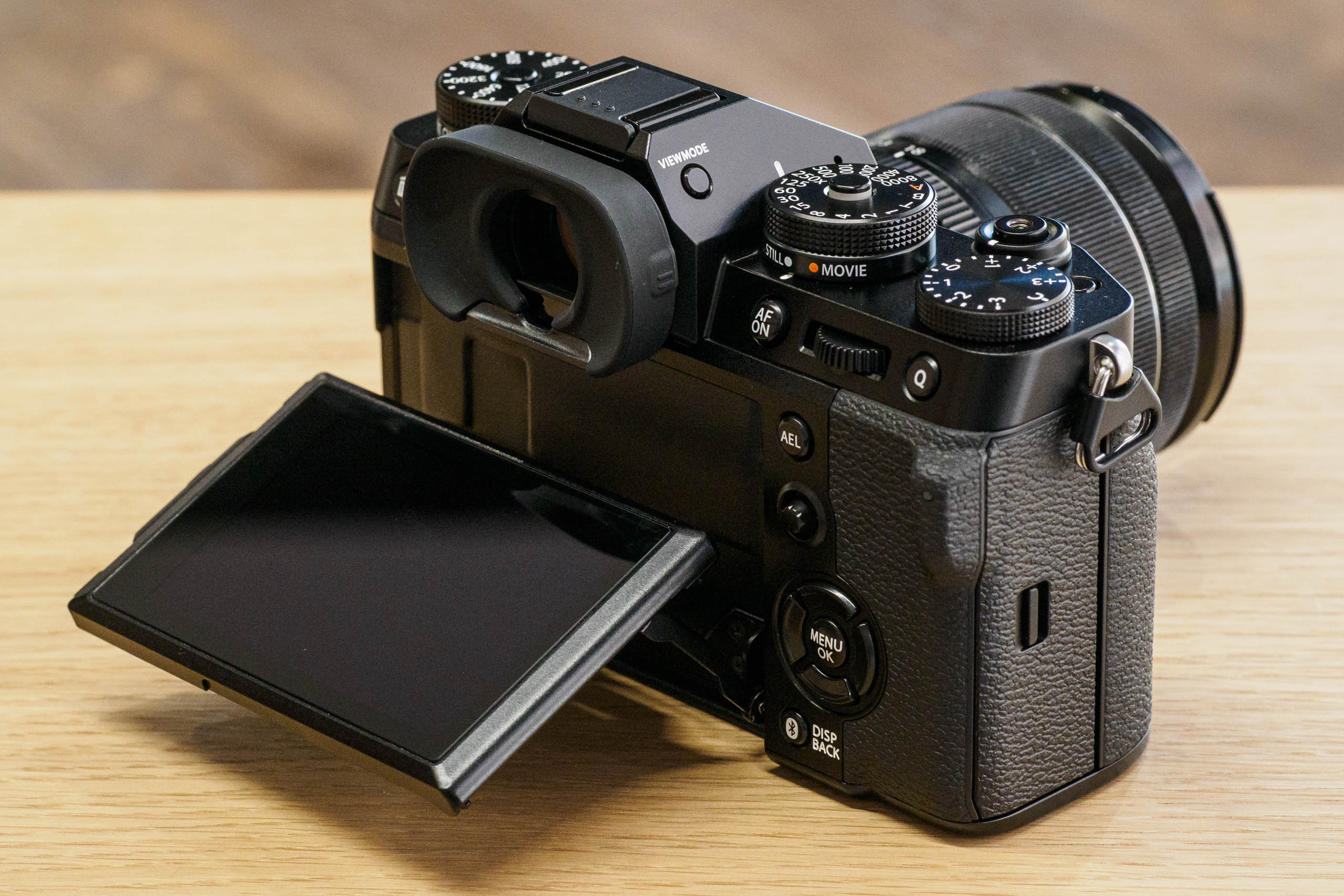 Fujifilm's new X-T5 pivots back to photography - The Verge