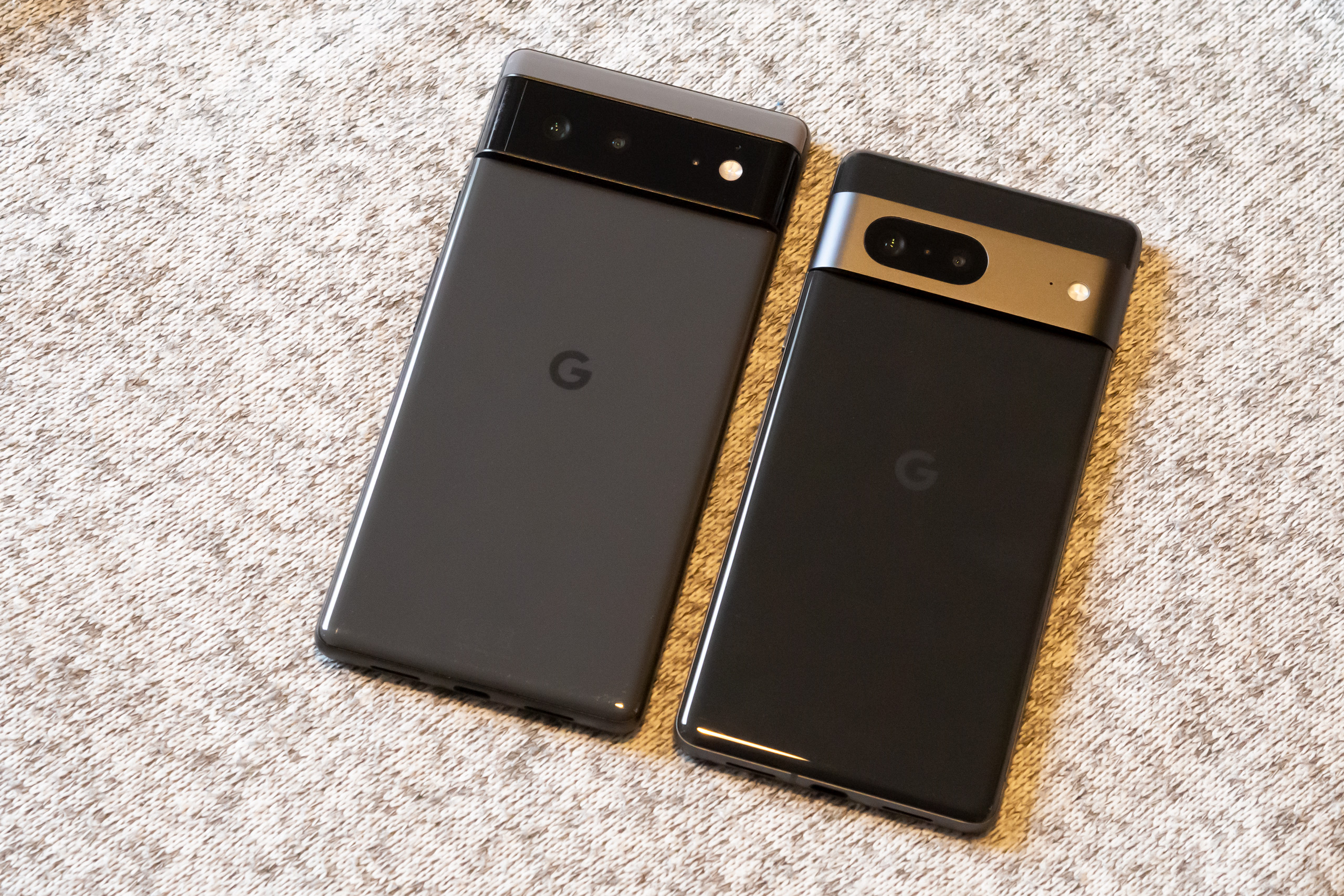 Pixel 6 on the left, Pixel 7 on the right, photo: JW
