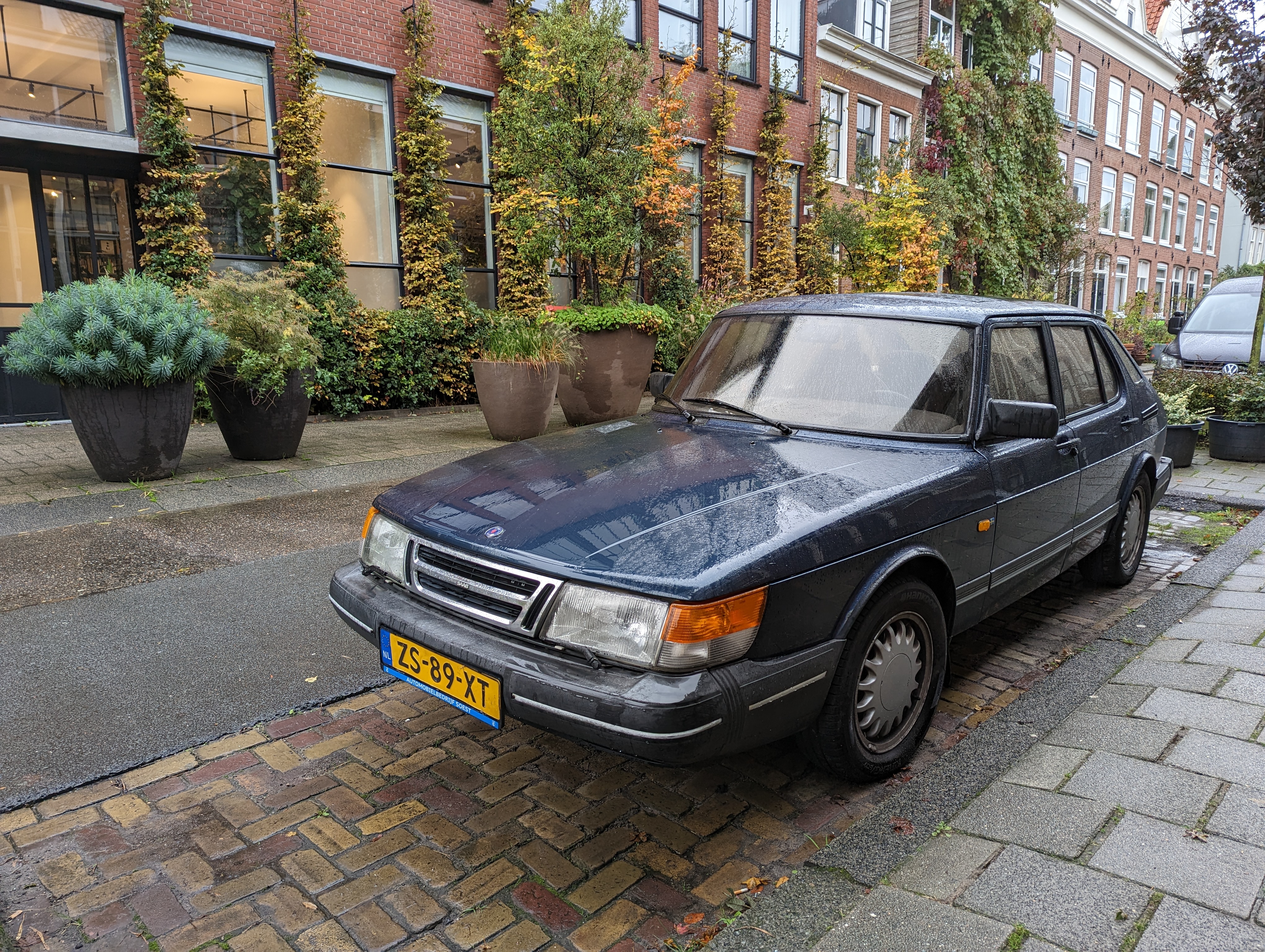 Classic Saab 900 in Amsterdam, 1/67s, f/1.8, ISO48, 7mm/24mm equivalent