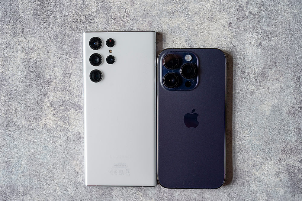 iPhone 14 Pro vs Samsung S22 Ultra - rear cameras