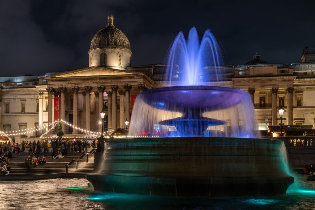 Sony Alpha 7R V hand-held long exposure sample image, London Trafalgar Square fountain