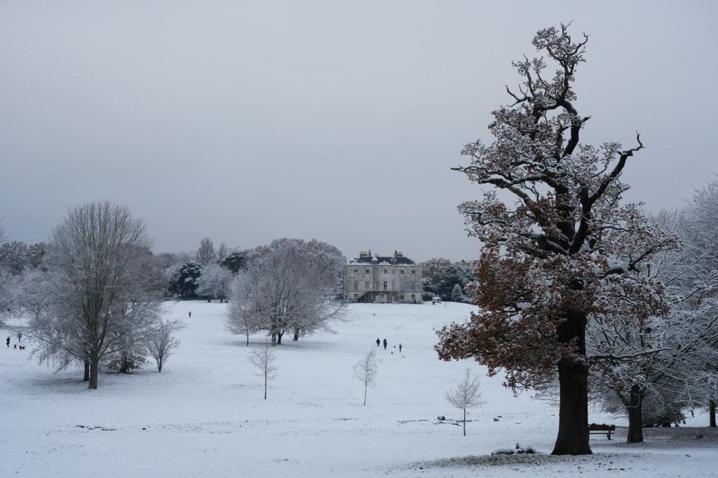 Sony A7R V snowy landscape with a stately home JPEG sample image