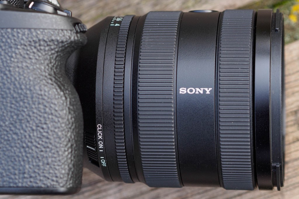 Sony FE 20-70mm F4 G aperture click switch