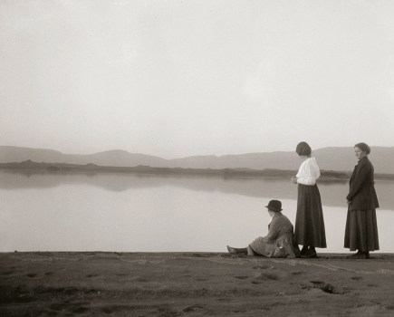 Sigriður Zoëga, Women on the Banks of the Lake, 1915 © The National Museum of Iceland, Reykjavik